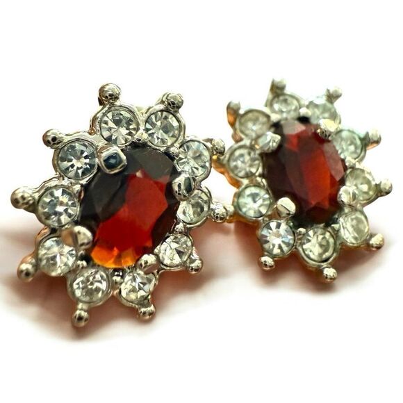 Vintage Red & Clear Rhinestone Cluster Earrings – Gold Tone Backing - Picture 15 of 17